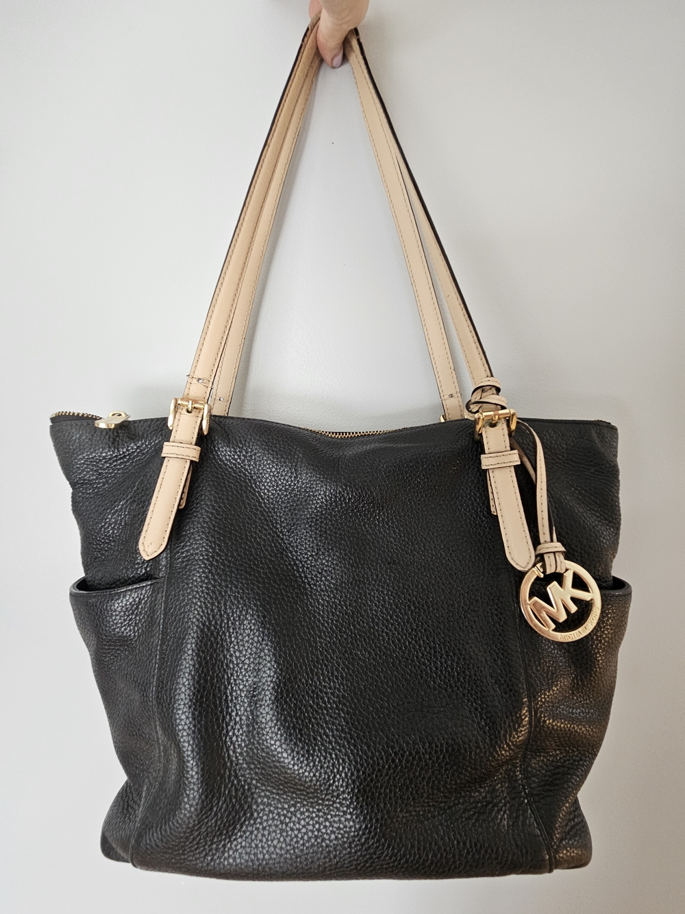 MK Jet Set East/West Black Leather Top Zip Tote With Tan/Vanilla Handles